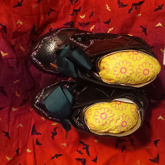 Modcloth Something wicked boot with bat detail size 5.5 - Picture 9 of 14